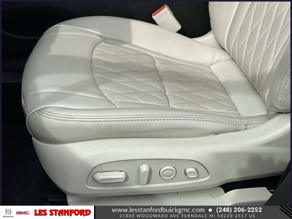 Used 2023 Buick Enclave Avenir AWD/4WD image 19