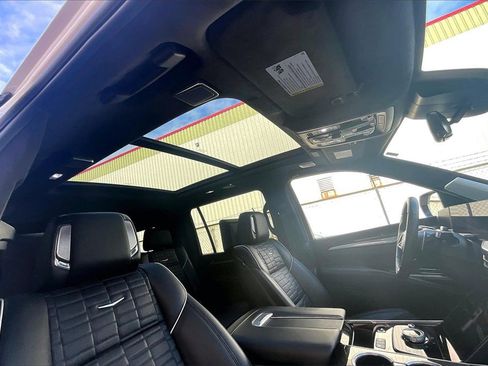 Certified 2025 Cadillac Escalade ESV V image 28