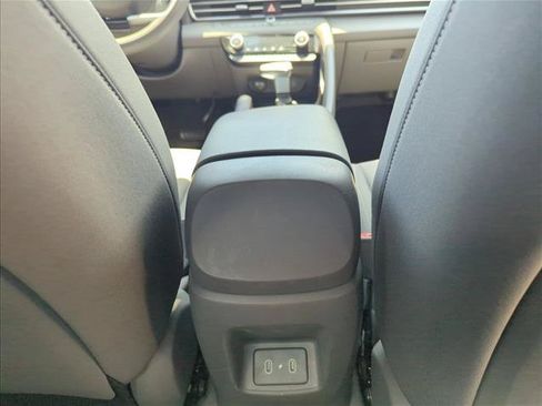 Used 2024 Hyundai Elantra SEL FWD image 19