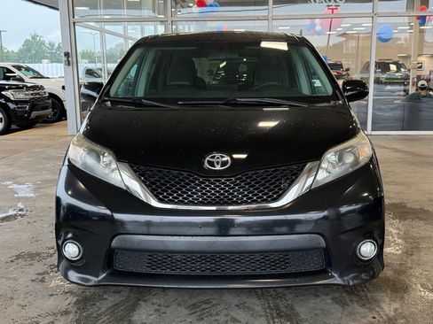 Used 2011 Toyota Sienna SE w/ Towing Pkg FWD image 6
