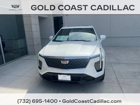 Certified 2024 Cadillac XT4 Luxury w/ Cold Weather Package AWD/4WD image 5