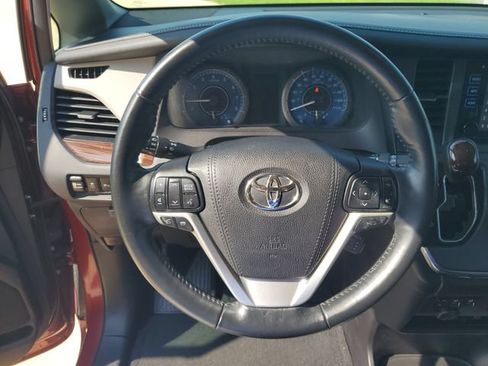 Used 2017 Toyota Sienna Limited Premium w/ Advanced Technology Package FWD image 14