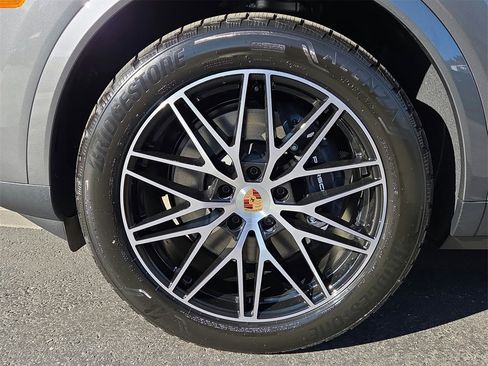 New 2026 Porsche Cayenne Coupe image 24