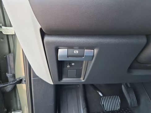 Used 2024 Land Rover Defender 130 X-Dynamic SE AWD/4WD image 35