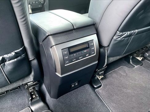 Used 2023 Lexus GX 460 Premium w/ Accessory Package AWD/4WD image 25