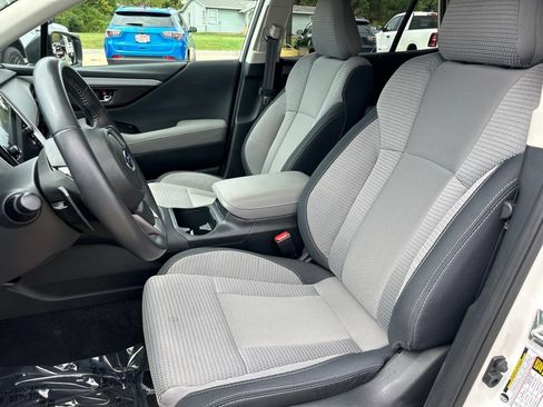 Used 2025 Subaru Outback Premium AWD/4WD image 10