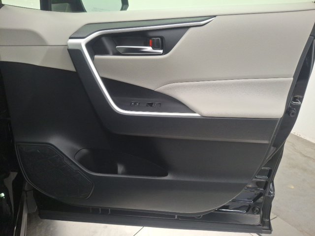 Used 2023 Toyota RAV4 XLE AWD/4WD image 40