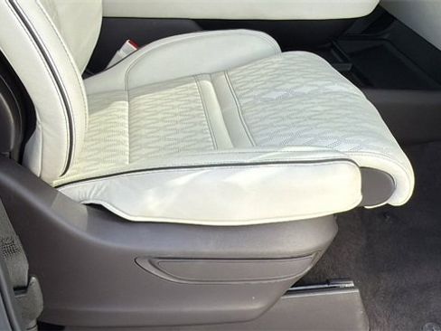 Used 2023 Lincoln Navigator Black Label image 11