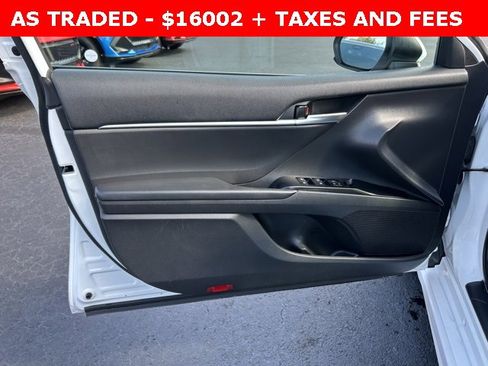 Used 2020 Toyota Camry SE image 12