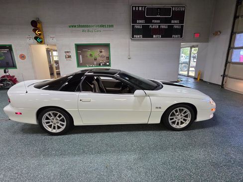 Used 2002 Chevrolet Camaro Z28 w/ SS Performance/Appearance Pkg RWD image 5