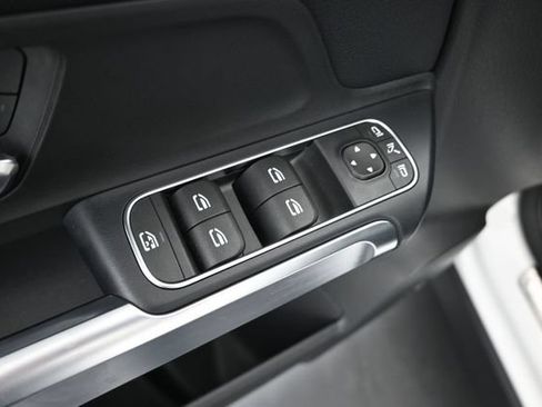 Used 2025 Mercedes-Benz EQB 300 4MATIC image 13
