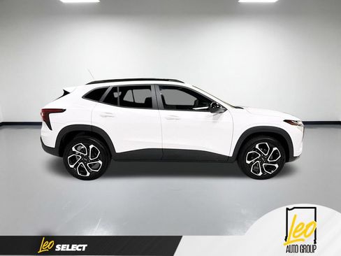Used 2025 Chevrolet Trax RS w/ Driver Confidence Package FWD image 6