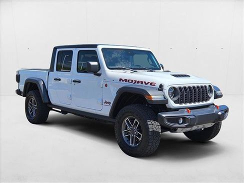 Used 2025 Jeep Gladiator Mojave w/ Convenience Group image 3