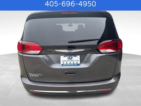 Used 2018 Chrysler Pacifica Touring-L FWD image 4