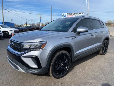 Used 2022 Volkswagen Taos SE FWD image 7