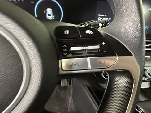 Certified 2024 Hyundai Elantra SEL FWD image 16