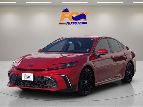 Certified 2025 Toyota Camry SE image 1