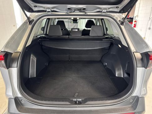 Used 2022 Toyota RAV4 XLE AWD/4WD image 12