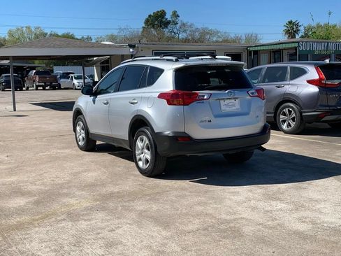 Used 2014 Toyota RAV4 LE FWD image 5