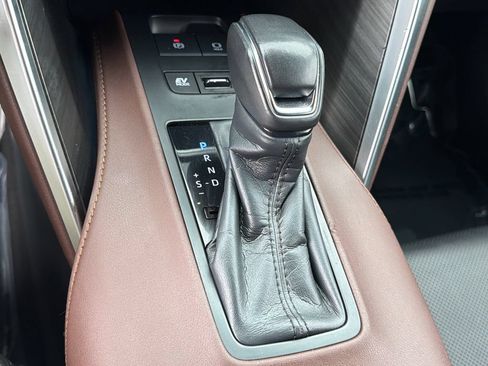 Used 2024 Toyota Venza Limited AWD/4WD image 27