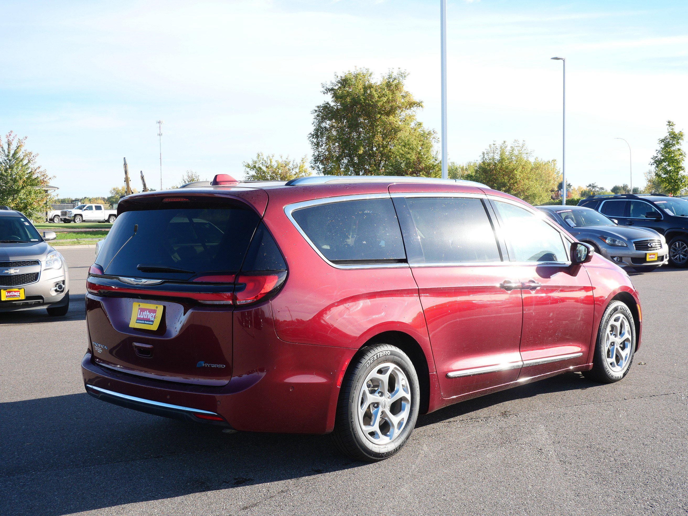 Used 2021 Chrysler Pacifica Limited w/ Uconnect Theater Family Group FWD image 47