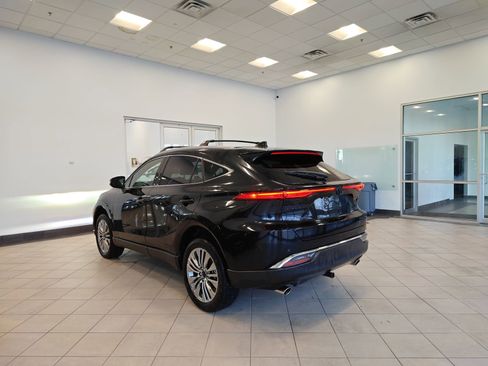 Used 2024 Toyota Venza XLE image 5