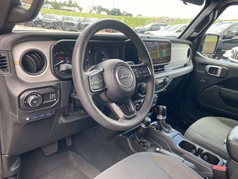 Used 2024 Jeep Wrangler Unlimited w/ Convenience Group AWD/4WD image 23