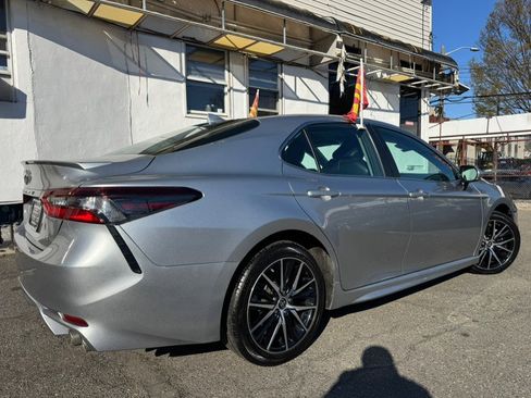 Used 2024 Toyota Camry SE FWD image 4