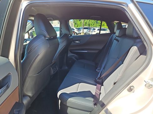 Used 2024 Toyota Venza XLE AWD/4WD image 10