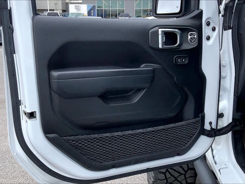 Used 2023 Jeep Gladiator Sport AWD/4WD image 21