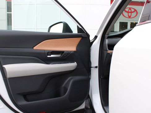 New 2026 Toyota Grand Highlander Platinum image 23