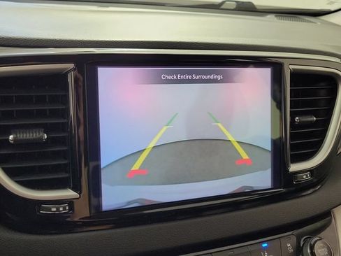 Used 2023 Chrysler Pacifica Touring-L FWD image 29