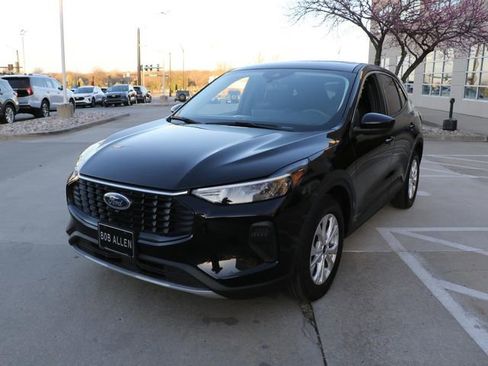 Used 2024 Ford Escape Active w/ Tech Pack #2 image 2