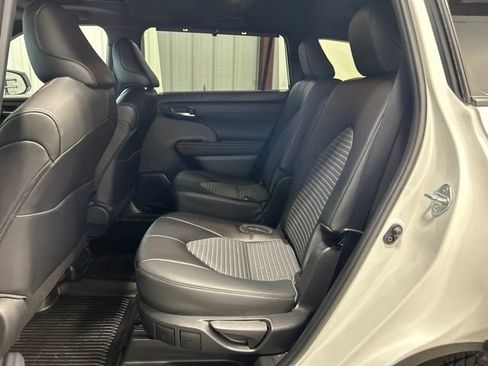 Used 2023 Toyota Highlander XSE AWD/4WD image 17