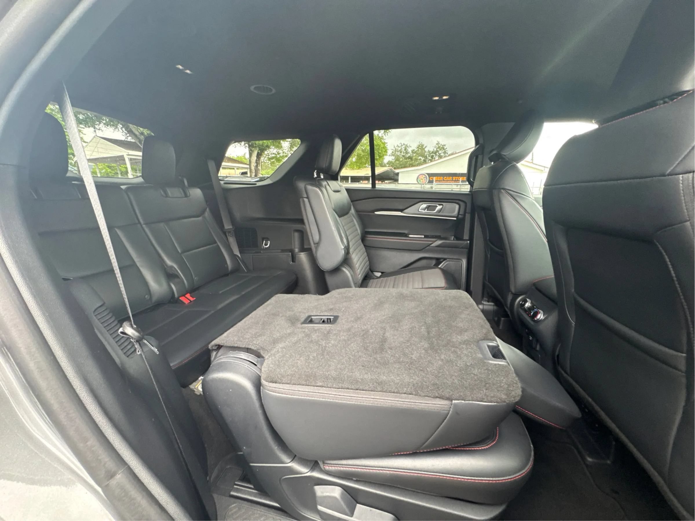 Used 2026 Ford Explorer ST-Line w/ ST-Line Street Pack RWD image 24