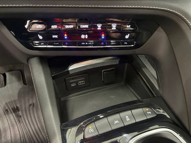 Used 2022 Buick Envision Essence w/ Technology Package I FWD image 9