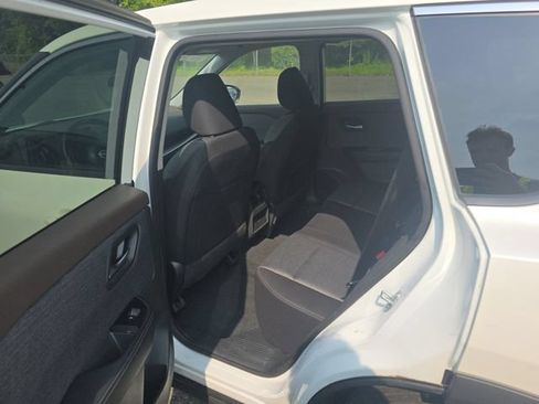 Used 2023 Nissan Rogue SV AWD/4WD image 12