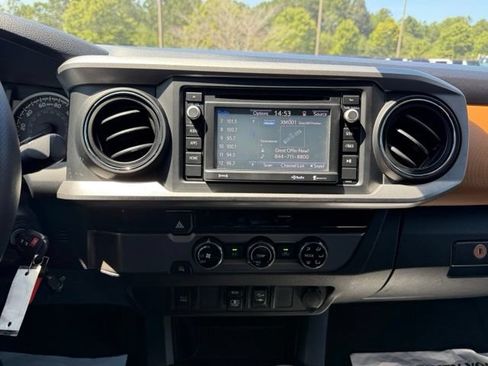 Used 2018 Toyota Tacoma SR5 RWD image 16