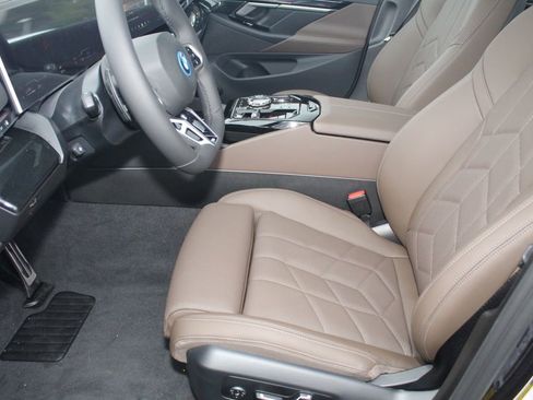 Used 2026 BMW 550e xDrive w/ Executive Package AWD/4WD image 19