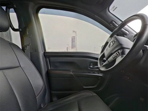 Used 2021 Nissan Titan PRO-4X w/ Pro-4x Convenience Package image 28