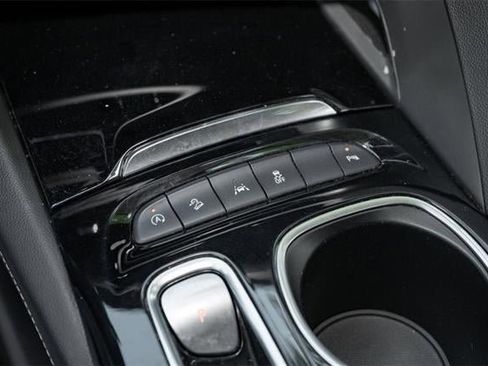 Used 2023 Buick Envision Essence image 32