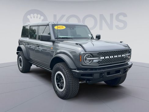 New 2025 Ford Bronco Badlands w/ Sasquatch Package AWD/4WD image 2