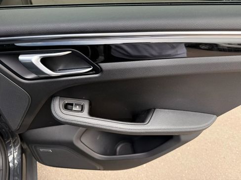 Used 2018 Porsche Macan Sport Edition AWD/4WD image 20
