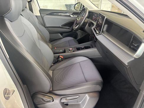 Used 2026 Volkswagen Tiguan SE AWD/4WD image 37