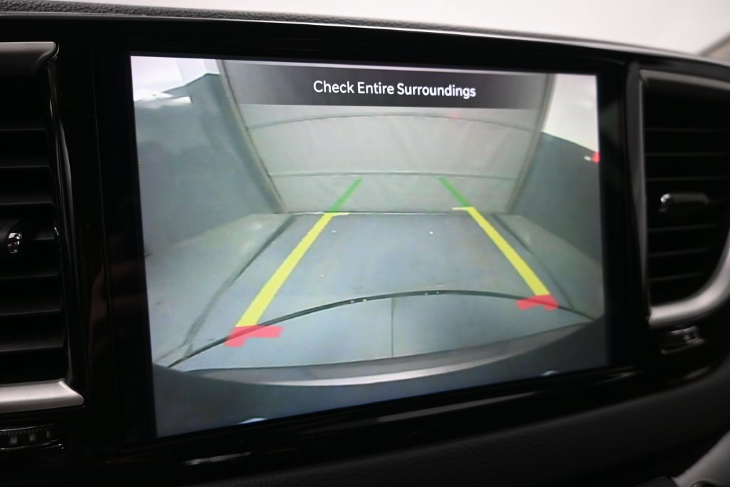 Used 2023 Chrysler Pacifica Touring-L FWD image 19