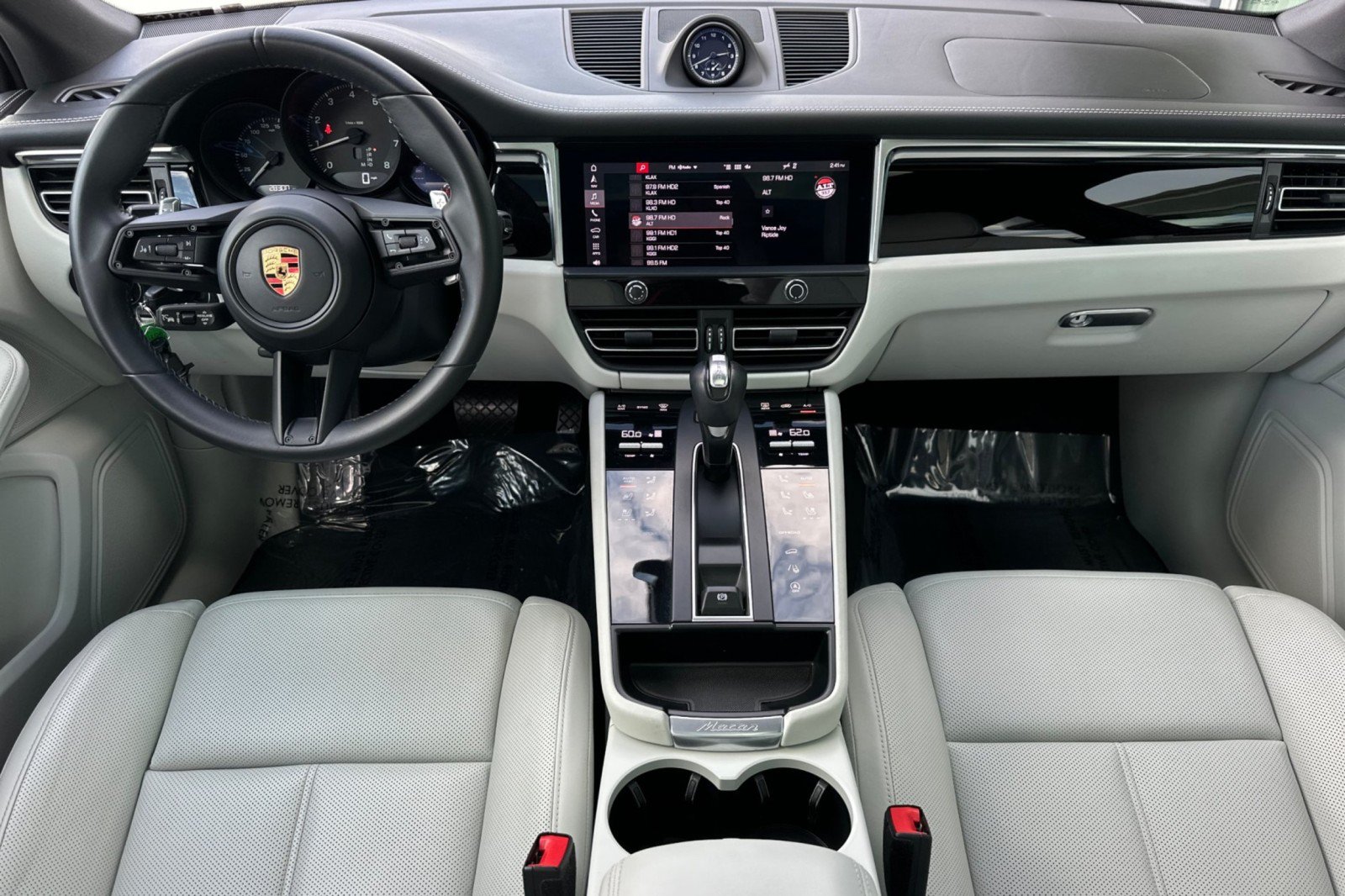 Certified 2023 Porsche Macan AWD/4WD image 6