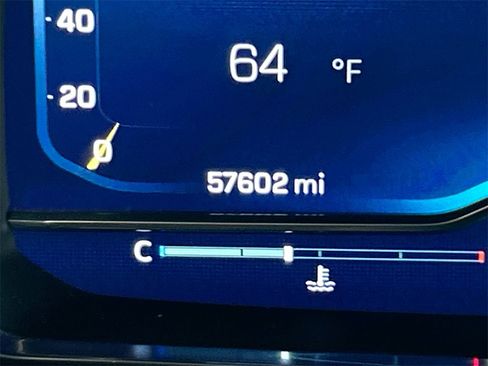 Used 2024 Chevrolet Suburban Premier image 21