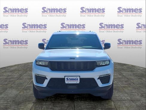 New 2025 Jeep Grand Cherokee Limited w/ Black Appearance Package image 2