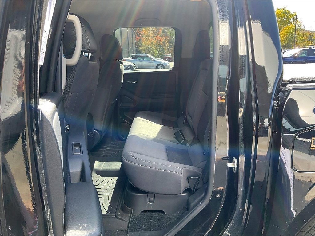 Used 2025 Nissan Frontier SV w/ SV Convenience Package AWD/4WD image 15