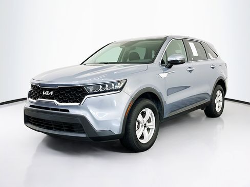 Used 2023 Kia Sorento LX image 3